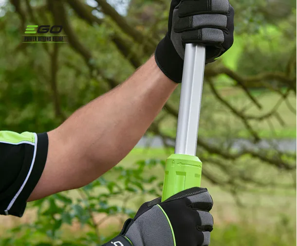 Motosierra profesional a batería para poda en altura EGO PSX2500