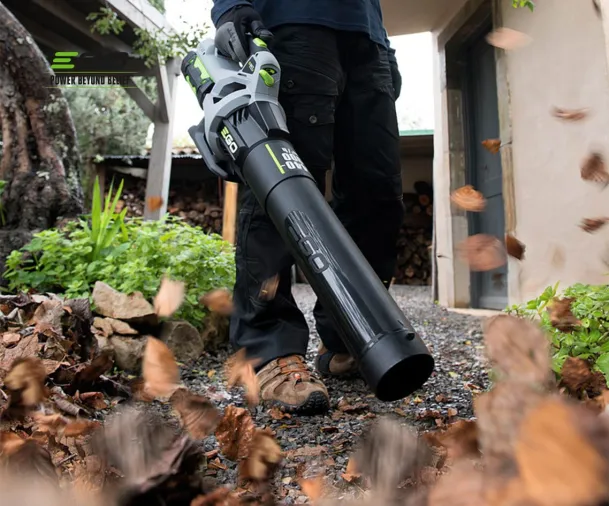 Soplador a bateria EGO LB5300E para uso ocasional en el jardín