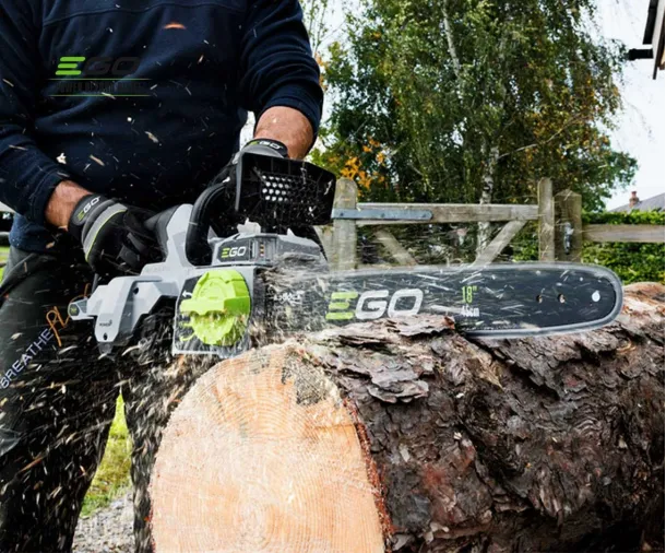 Motosierra a batería EGO CS1800 para profesionales de la poda