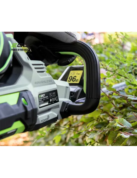 Cortasetos a batería EGO HT2410E para podas ocasionales del jardín