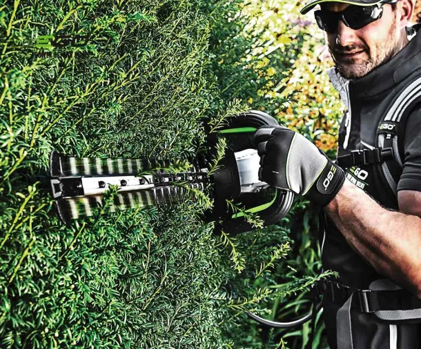 Cortasetos profesional a batería EGO HTX6500 para poda diaria